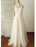 Chic Lace Tulle Pearl Buttons Back Wedding Dress